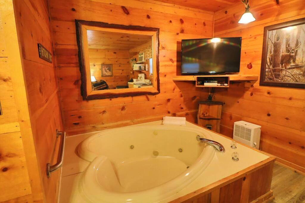 Alpine Mountain Sweetheart Cabin Jacuzzi #8 Хелен Экстерьер фото